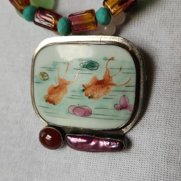 Double strand necklace with signed pendant pin. - Picture 2 of 6